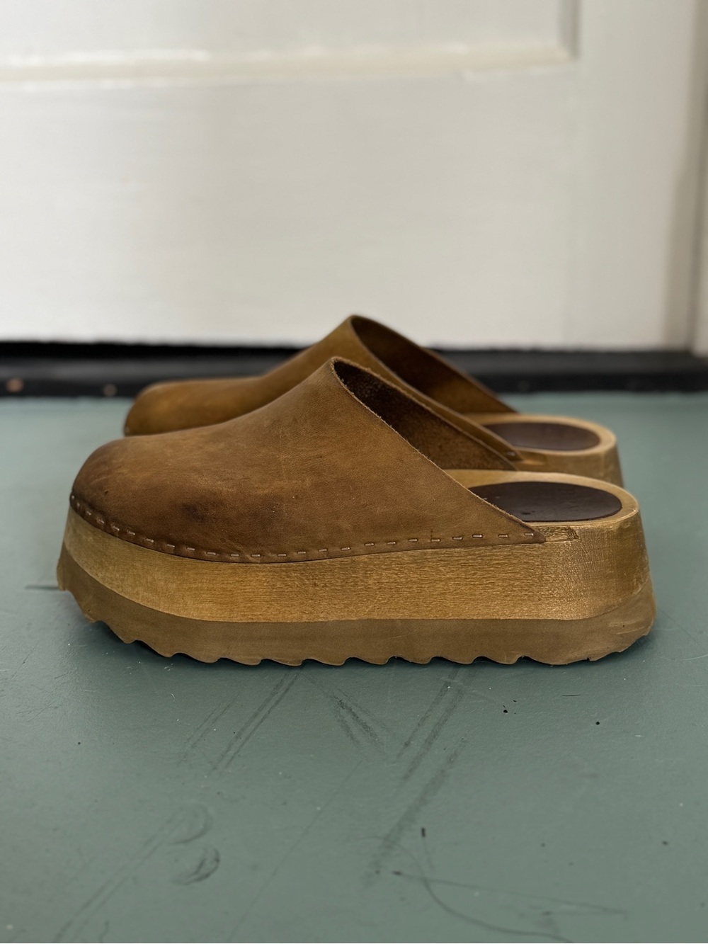 Women’s Bryr Chonk Clog in Whiskey - Picture 6 of 7